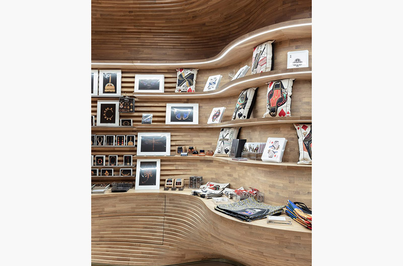 【Koichi Takada】40000块木材堆叠成了洞穴般的书店