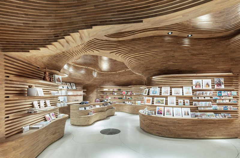 【Koichi Takada】40000块木材堆叠成了洞穴般的书店